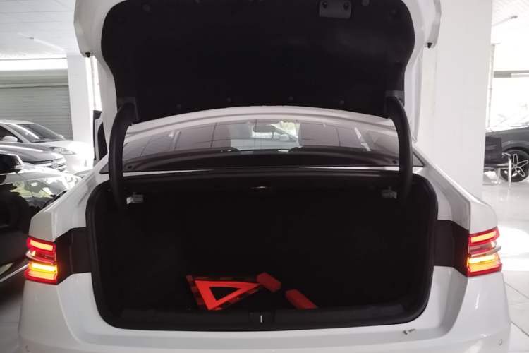 Used BYD Qin Pro New Energy 2019 DM Super Edition 1.5TI Automatic Smart Connect X-Trail Model China VI Standard Trunk