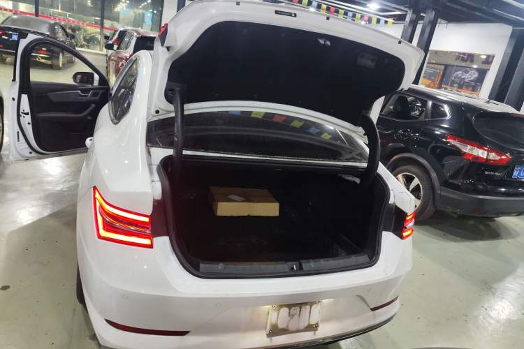 Used BYD Qin Pro New Energy 2019 DM Super Edition 1.5TI Automatic Smart Connect X-Trail Model China VI Standard Trunk