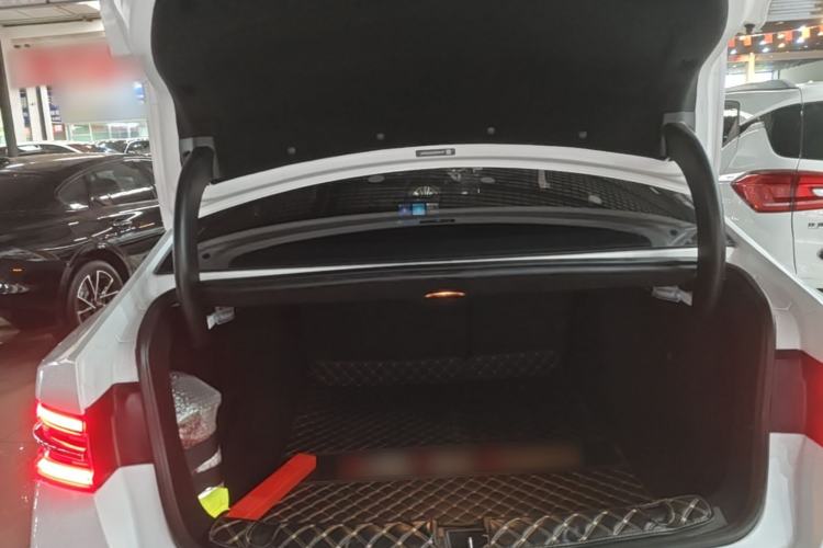 Used BYD Qin Pro New Energy 2019 EV Super Edition High-Power Smart Connect Luxurious Model Trunk