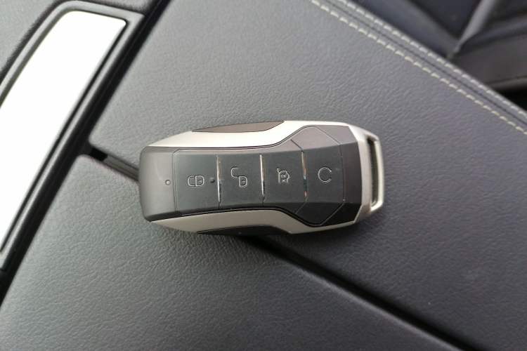 Used BYD Qin Pro New Energy 2019 EV Super Edition Standard Version Smart Connect Leading Style Vehicle Key
