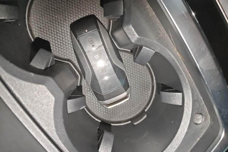 Used BYD Qin Pro New Energy 2019 EV Super Edition High-Power Smart Connect Luxurious Model Vehicle Key