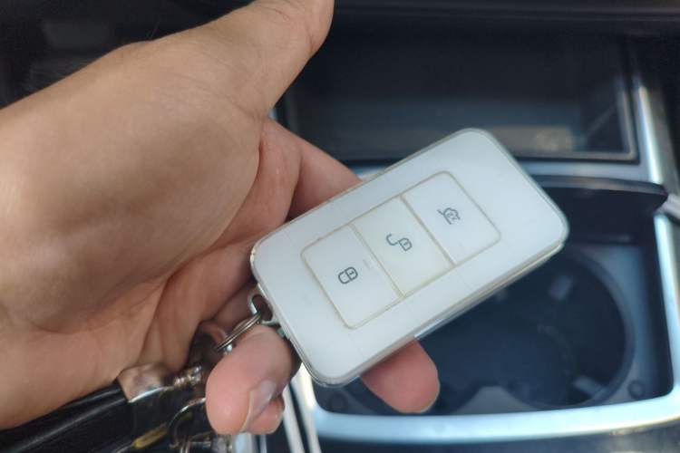 Used BYD Qin Pro New Energy 2019 DM Super Edition 1.5TI Automatic Smart Connect Speedy Model China VI Standard Vehicle Key