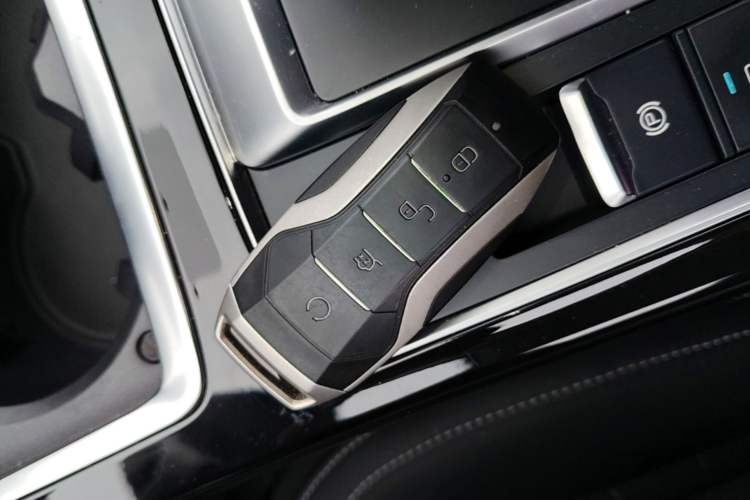 Used BYD Qin Pro New Energy 2019 EV Super Edition Standard Version Smart Connect Leading Style Vehicle Key