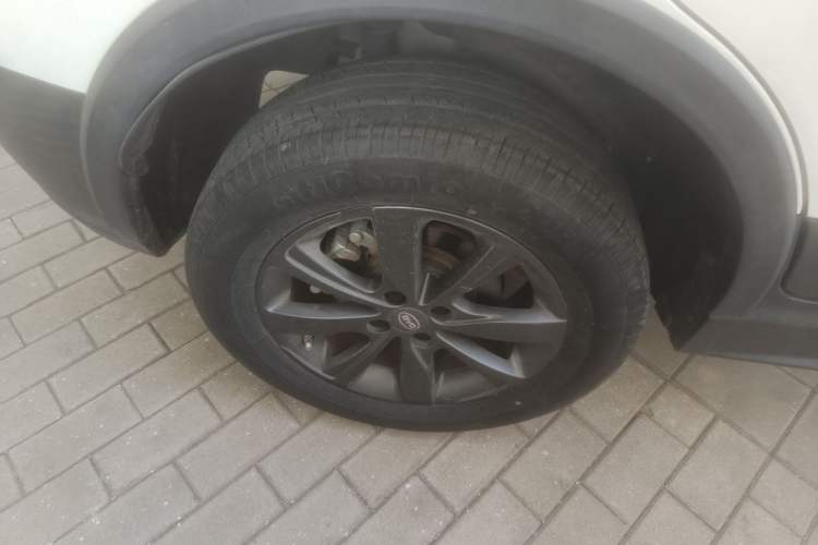 Used BYD S2 2019 YUE Comfort Model Right Rear Wheel Hub