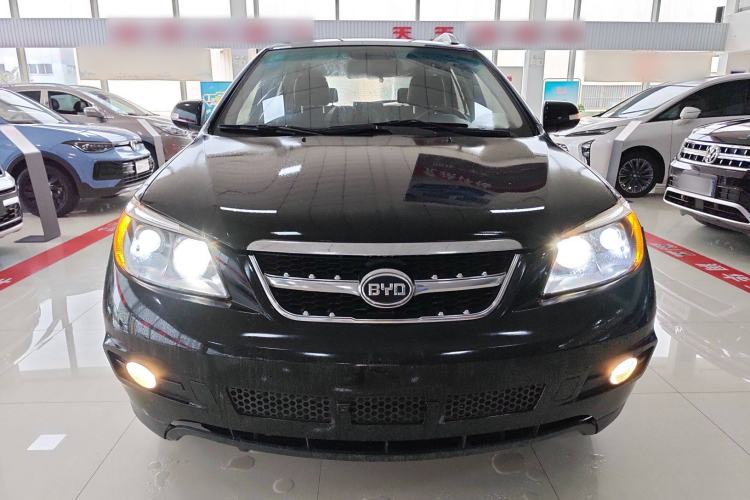 Used BYD S6 2014 2.0L Manual Luxury 5-Seater Front