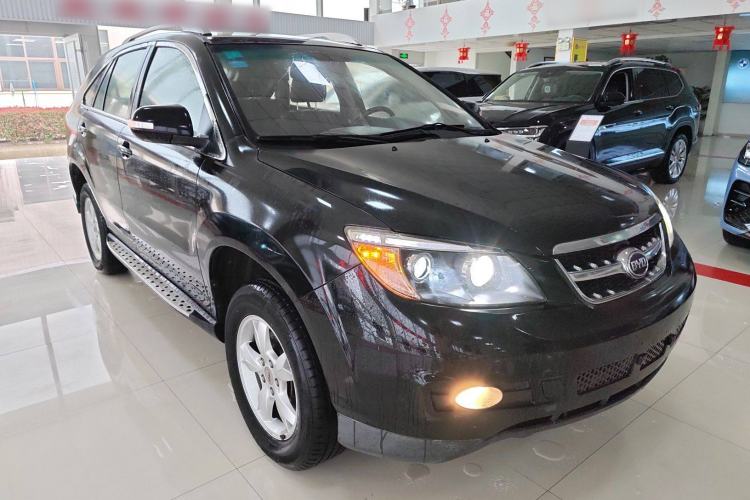 Used BYD S6 2014 2.0L Manual Luxury 5-Seater Front Right 45 Deg