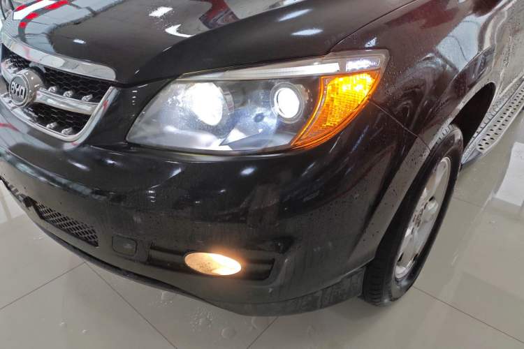 Used BYD S6 2014 2.0L Manual Luxury 5-Seater Left Front Headlight
