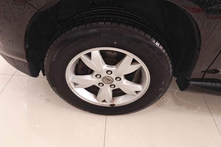 Used BYD S6 2014 2.0L Manual Luxury 5-Seater Left Front Wheel Hub