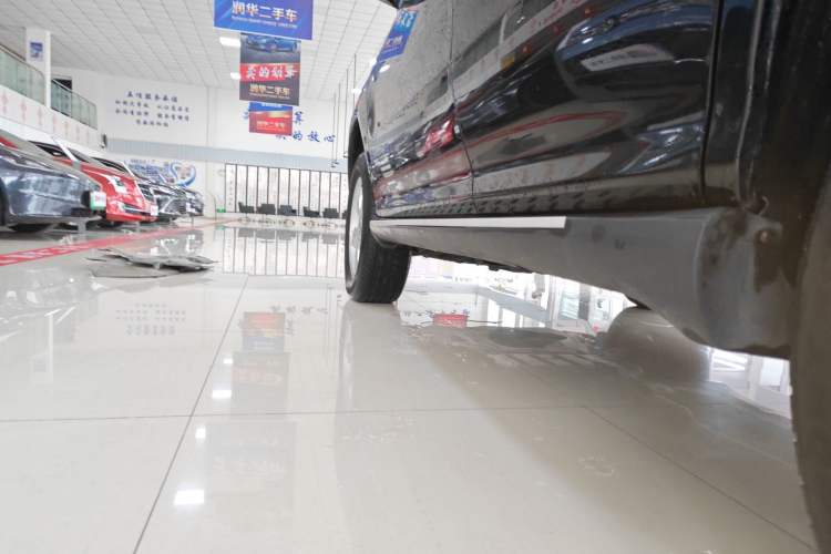 Used BYD S6 2014 2.0L Manual Luxury 5-Seater Left Side Sill