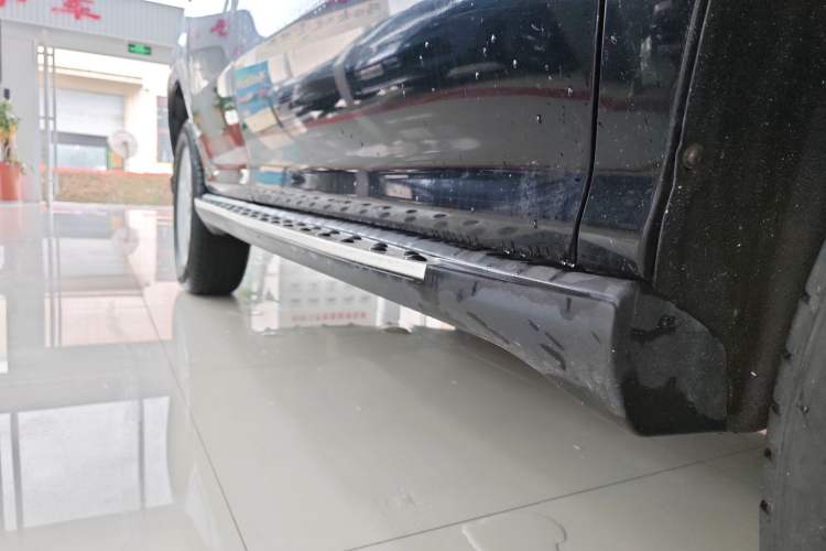 Used BYD S6 2014 2.0L Manual Luxury 5-Seater Right Side Sill