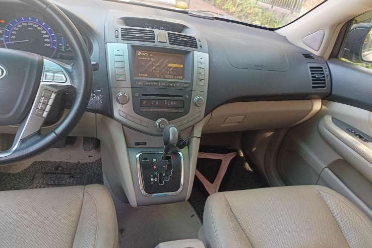 Used BYD S6 2011 2.4L Automatic Luxury Edition Audio And AC Panel