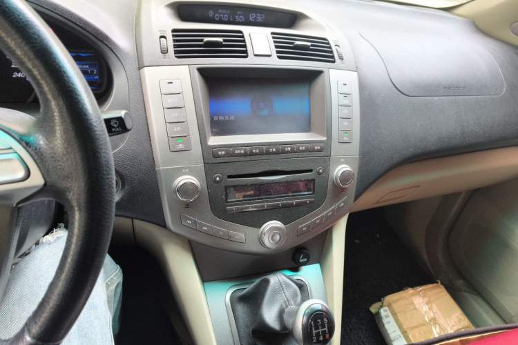 Used BYD S6 2011 2.0L Manual Luxury Version Audio And AC Panel