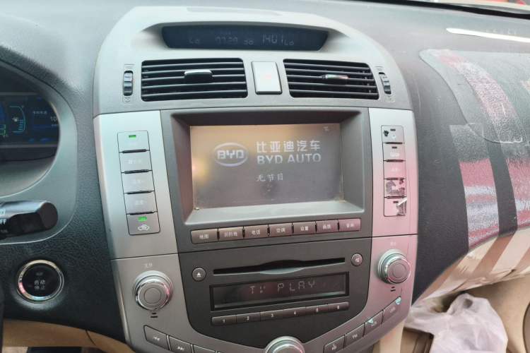 Used BYD S6 2011 2.0L Manual Luxury Version Audio And AC Panel