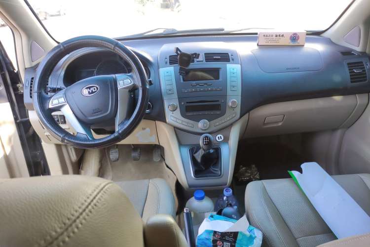 Used BYD S6 2011 2.0L Manual Luxury Edition Center Console