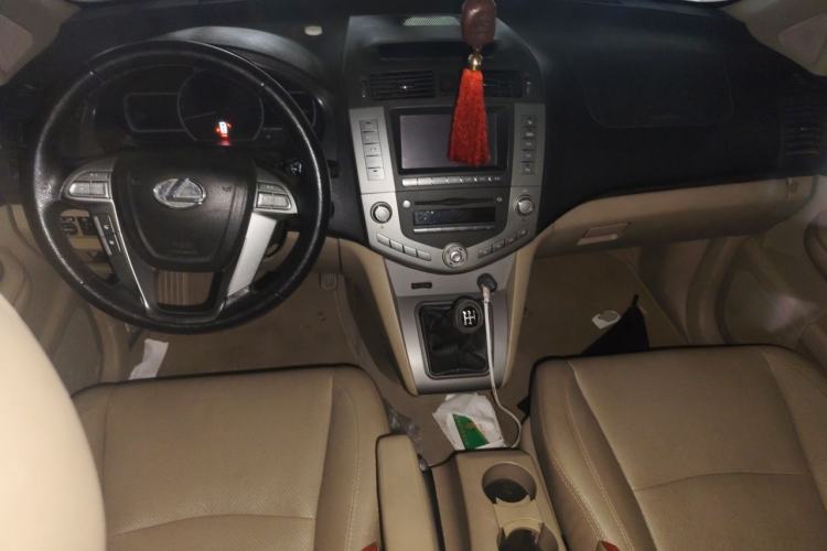 Used BYD S6 2011 2.0L Manual Luxury Version Center Console