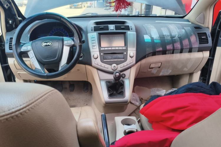 Used BYD S6 2011 2.0L Manual Luxury Version Center Console