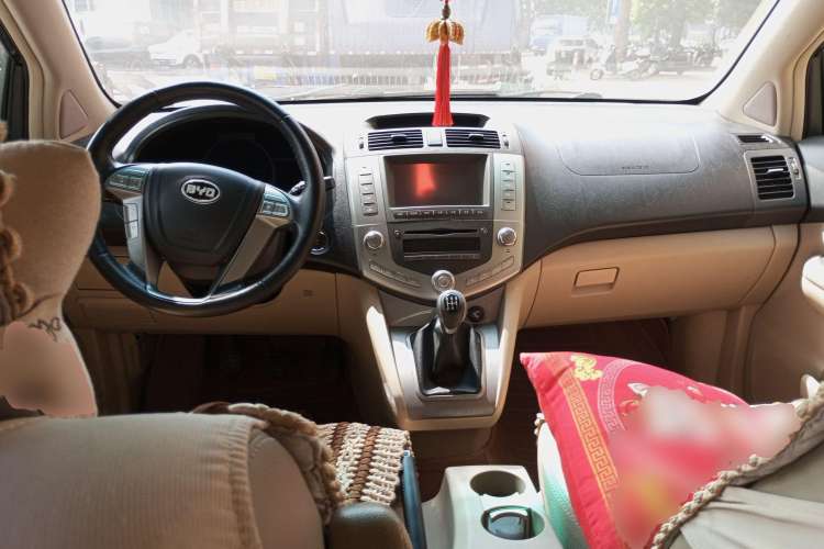 Used BYD S6 2011 2.0L Manual Luxury Version Center Console