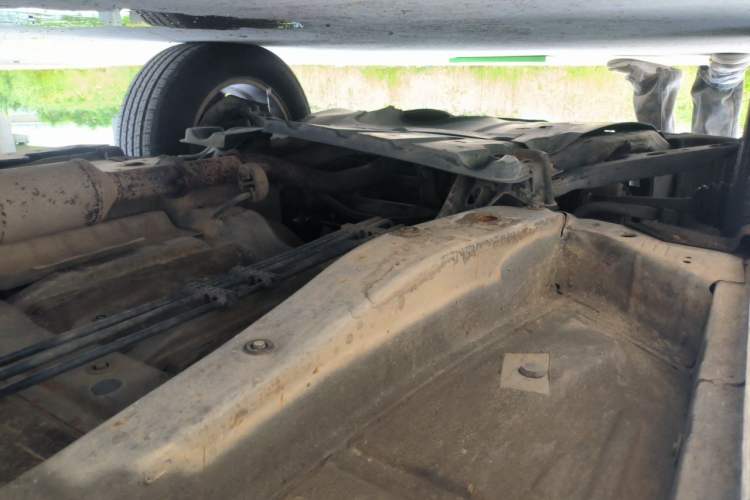 Used BYD S6 2011 2.0L Manual Luxury Version Chassis Front Left
