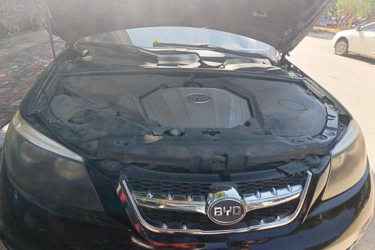 Used BYD S6 2011 2.4L Automatic Luxury Edition Engine Bay