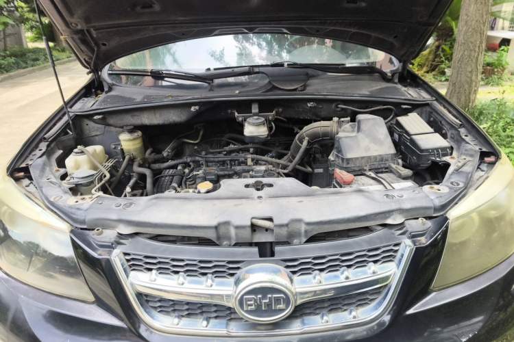 Used BYD S6 2011 2.0L Manual Luxury Version Engine Bay