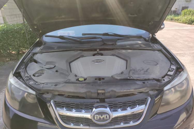 Used BYD S6 2011 2.0L Manual Luxury Edition Engine Bay