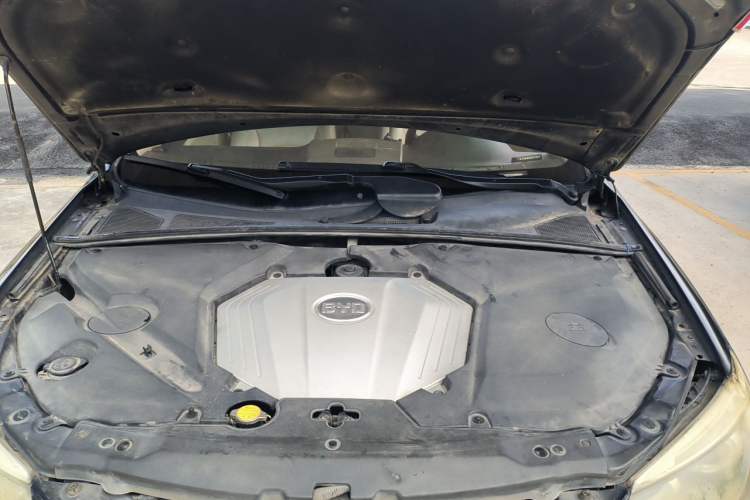 Used BYD S6 2011 2.0L Manual Luxury Version Engine Bay