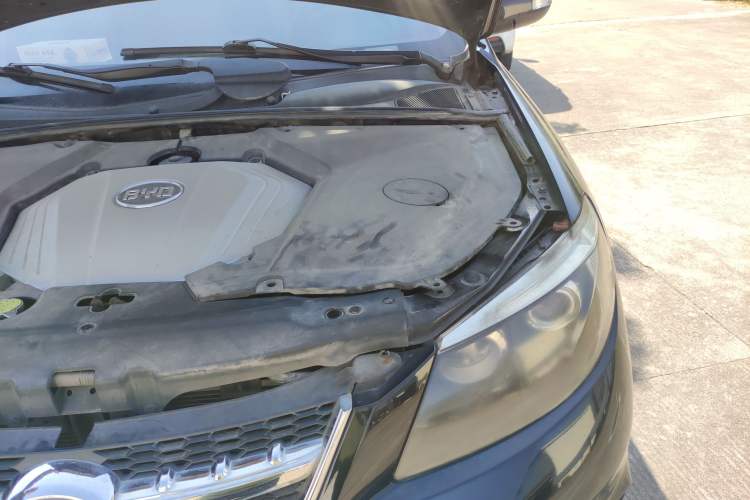 Used BYD S6 2011 2.0L Manual Luxury Edition Engine Bay Left