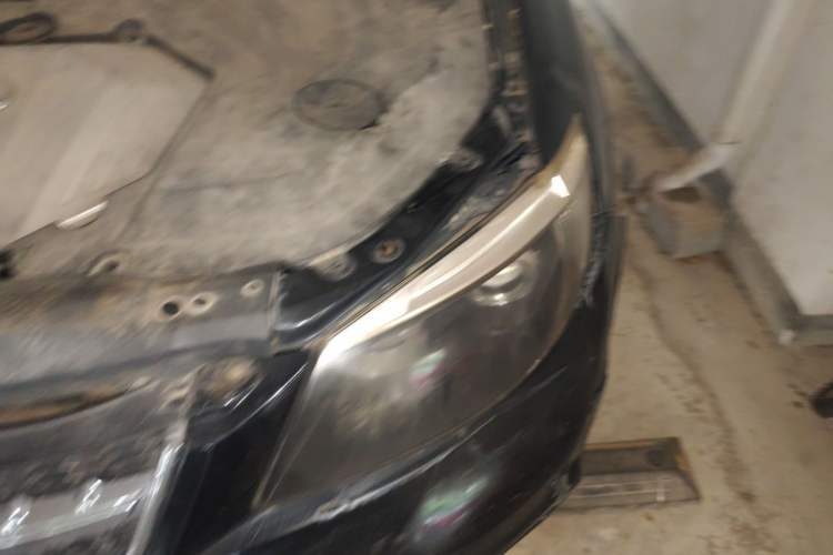 Used BYD S6 2011 2.0L Manual Luxury Version Engine Bay Left