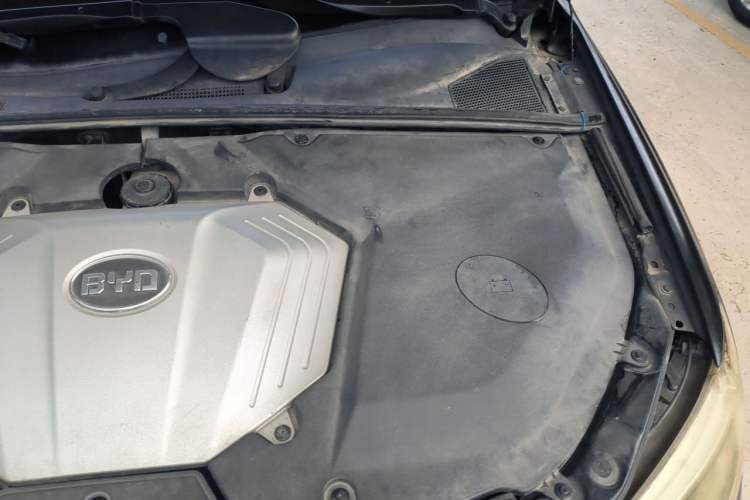 Used BYD S6 2011 2.0L Manual Luxury Version Engine Bay Left