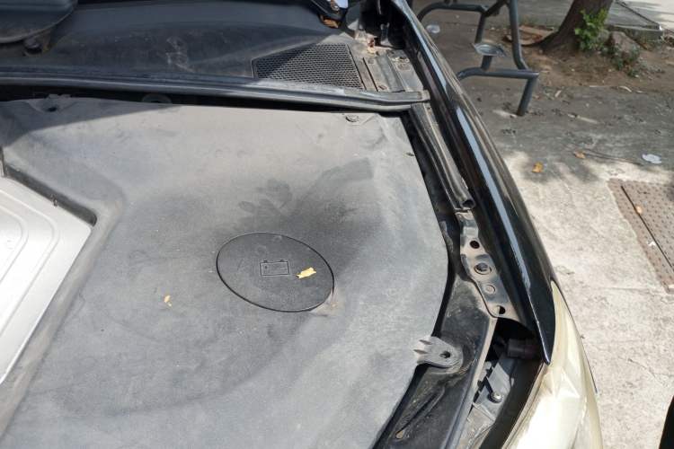 Used BYD S6 2011 2.0L Manual Luxury Version Engine Bay Left