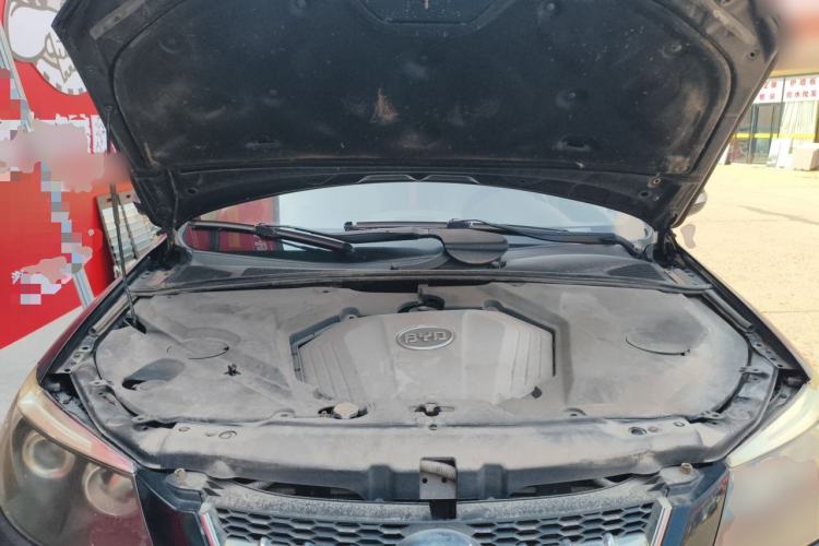 Used BYD S6 2011 2.0L Manual Luxury Version Engine Bay
