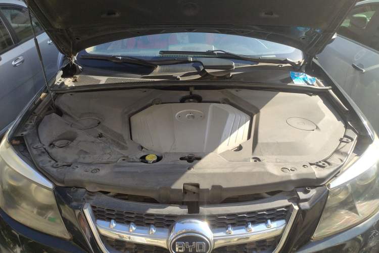 Used BYD S6 2011 2.4L Automatic Luxury Edition Engine Bay