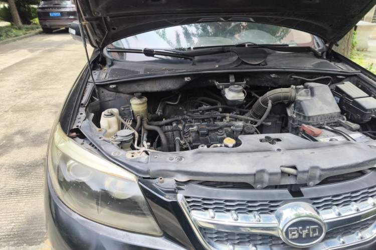 Used BYD S6 2011 2.0L Manual Luxury Version Engine Bay Right