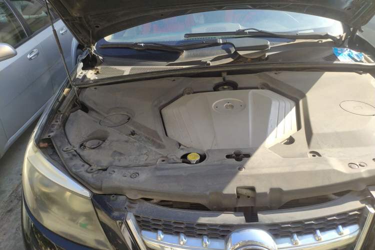 Used BYD S6 2011 2.4L Automatic Luxury Edition Engine Bay Right