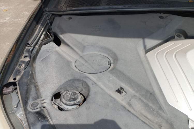 Used BYD S6 2011 2.0L Manual Luxury Version Engine Bay Right