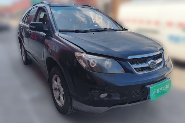 Used BYD S6 2011 2.0L Manual Luxury Version Front Right 45 Deg