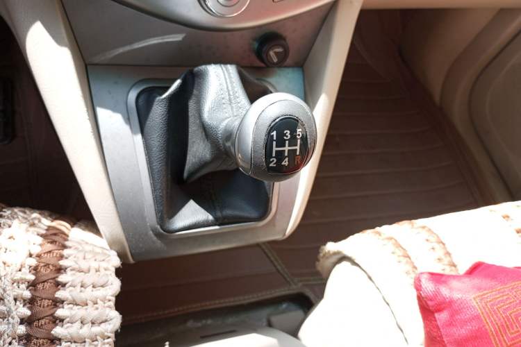 Used BYD S6 2011 2.0L Manual Luxury Version Gear Lever