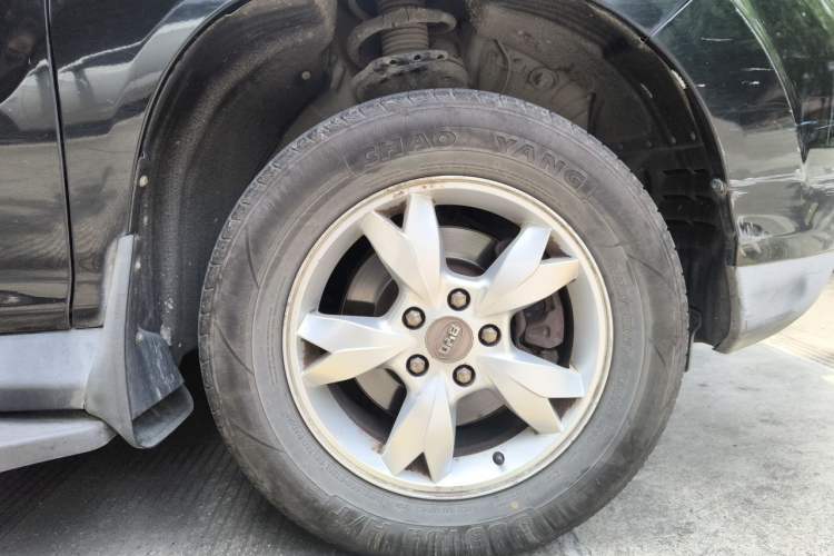 Used BYD S6 2011 2.0L Manual Luxury Version Right Front Wheel Hub