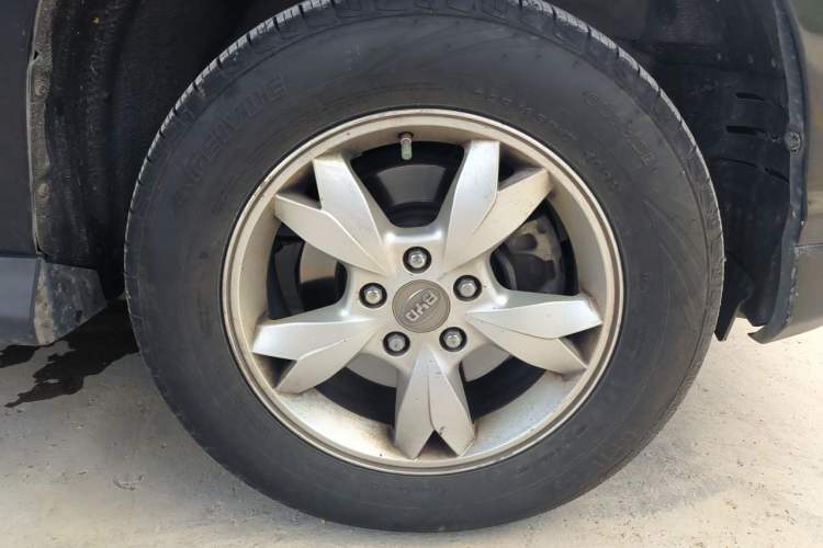 Used BYD S6 2011 2.0L Manual Luxury Version Right Front Wheel Hub