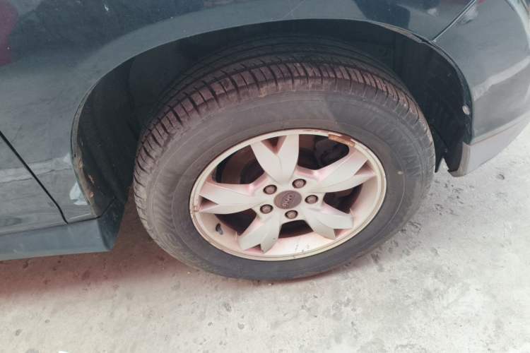 Used BYD S6 2011 2.0L Manual Luxury Version Right Front Wheel Hub