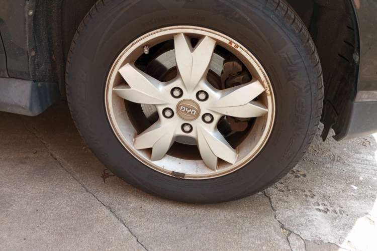 Used BYD S6 2011 2.0L Manual Luxury Version Right Front Wheel Hub