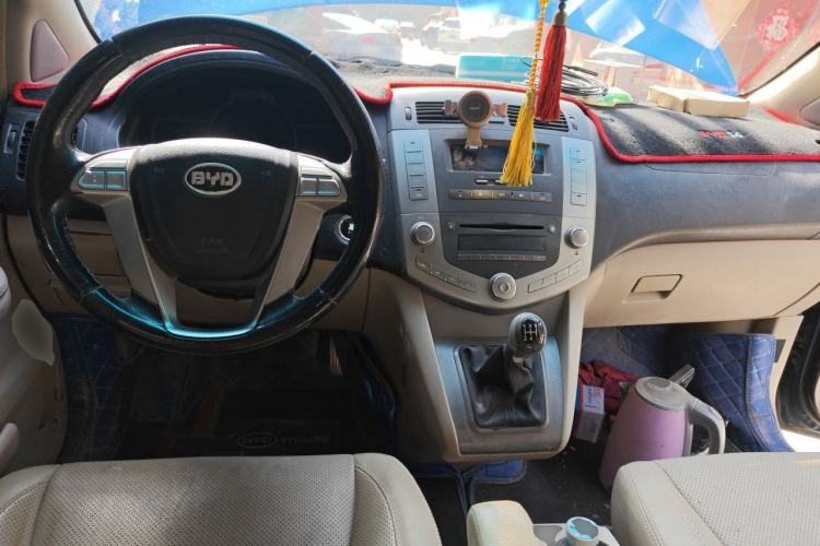Used BYD S6 2011 2.0L Manual Luxury Edition Center Console