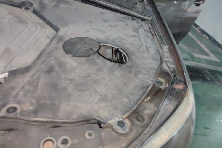 Used BYD S6 2011 2.0L Manual Luxury Version Engine Bay Left