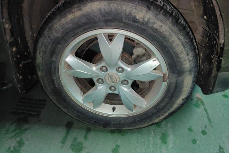 Used BYD S6 2011 2.0L Manual Luxury Version Right Front Wheel Hub