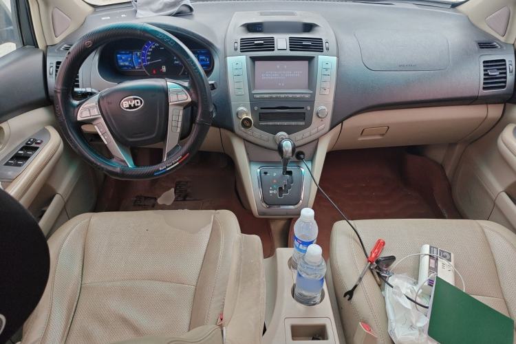 Used BYD S6 2011 2.4L Automatic Luxury Edition Center Console