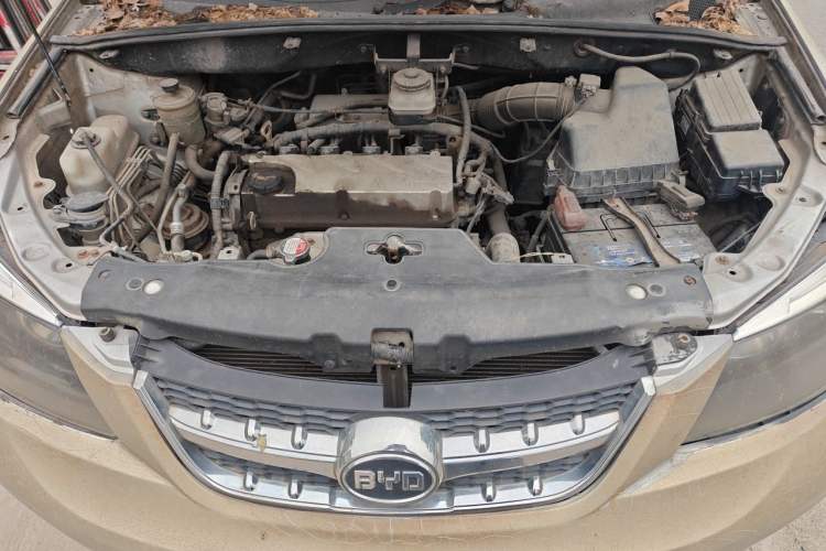 Used BYD S6 2011 2.4L Automatic Luxury Edition Engine Bay