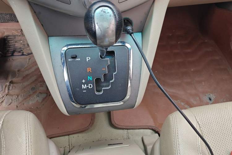 Used BYD S6 2011 2.4L Automatic Luxury Edition Gear Lever