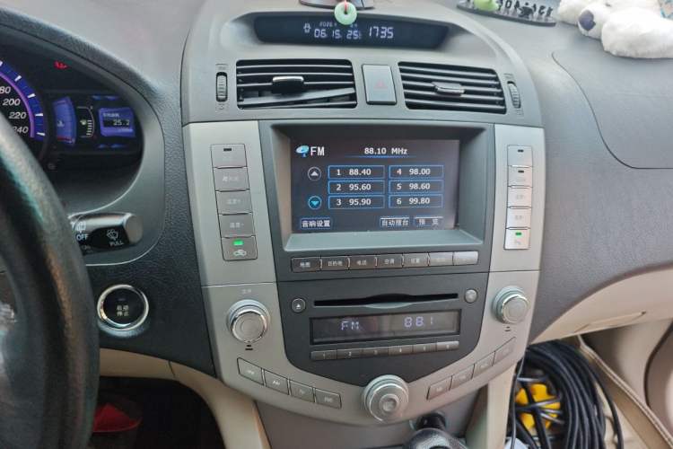 Used BYD S6 2011 2.4L Automatic Luxury Edition Audio And AC Panel