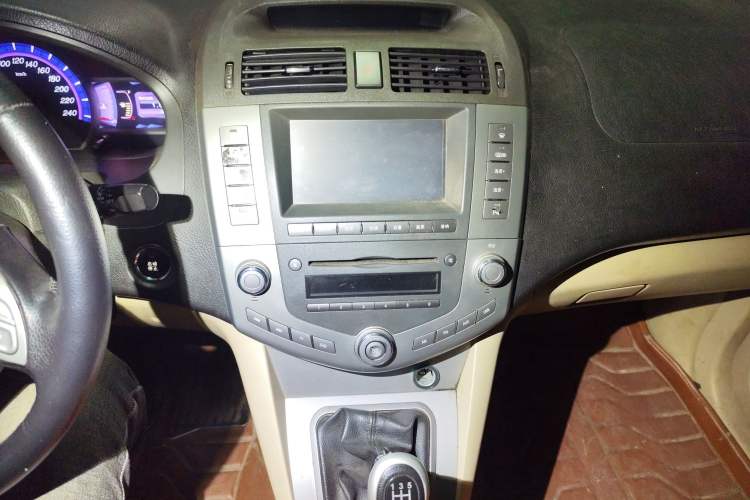Used BYD S6 2011 2.0L Manual Luxury Version Audio And AC Panel
