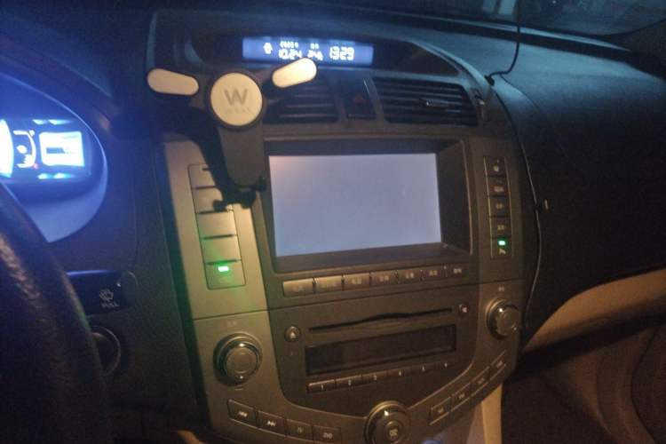 Used BYD S6 2011 2.4L Automatic Luxury Edition Audio And AC Panel